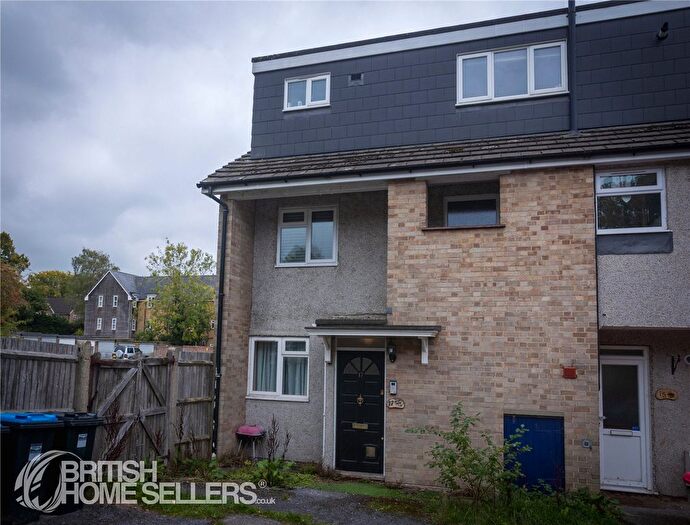 3 Bedroom Flat For Sale In Chalkpit Wood, Oxted, Surrey, RH8