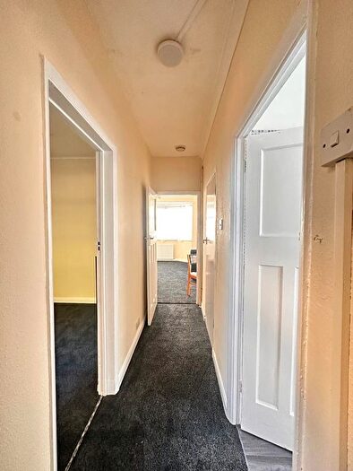 2 Bedroom Maisonette To Rent In Southall, UB2