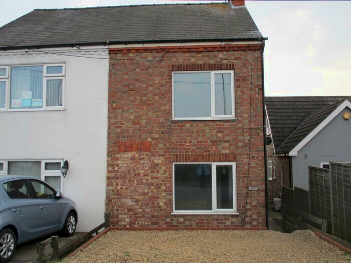 3 Bedroom Semi-Detached House To Rent In Bourne Road, Spalding, PE11