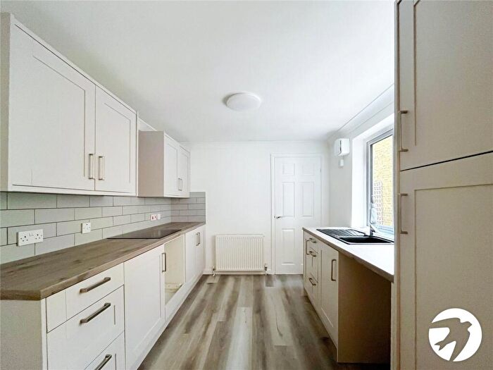 1 Bedroom Flat For Sale In Thomas Road, Sittingbourne, Kent, ME10