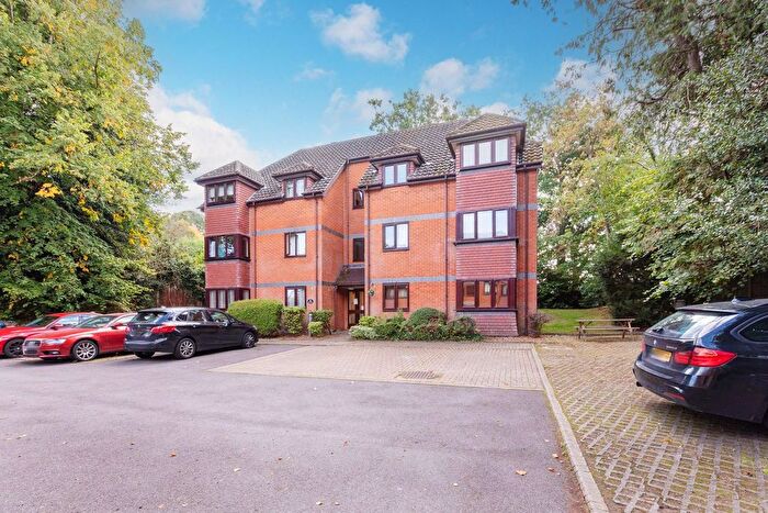 2 Bedroom Flat For Sale In Crowthorne Road, Bracknell, RG12