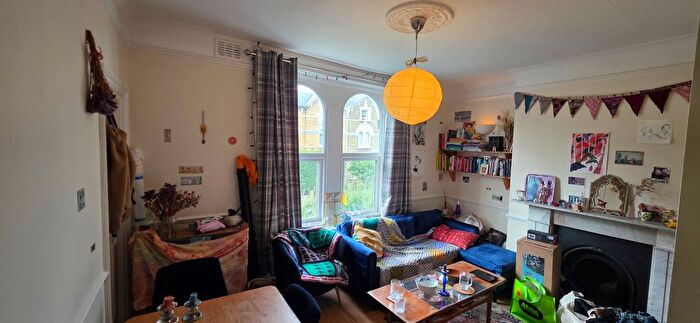 3 Bedroom Flat To Rent In Avon Road, London, SE4