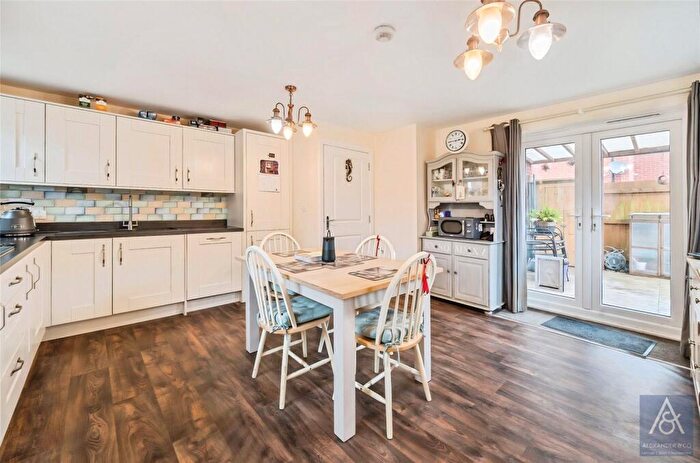 4 Bedroom Detached House For Sale In Pillow Way, Buckingham, MK18