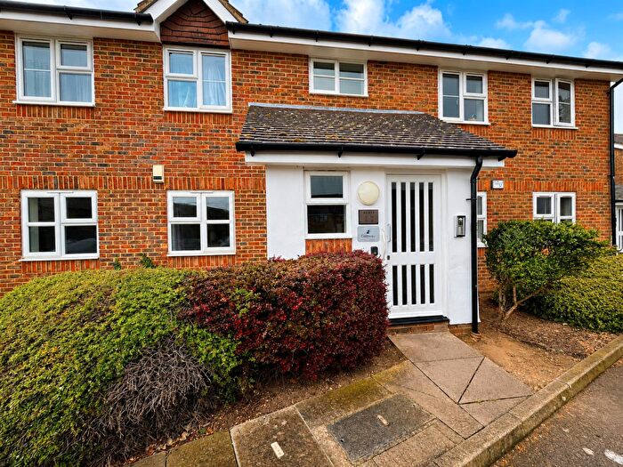 2 Bedroom Apartment To Rent In Palliser Drive, Rainham, RM13