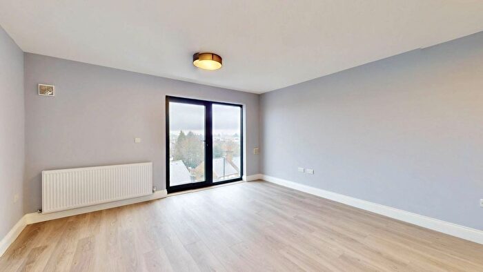 2 Bedroom Flat To Rent In Hanworth Road, Hounslow, TW3