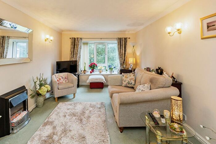 1 Bedroom Flat For Sale In Dingleway, Appleton, Warrington, Cheshire, WA4