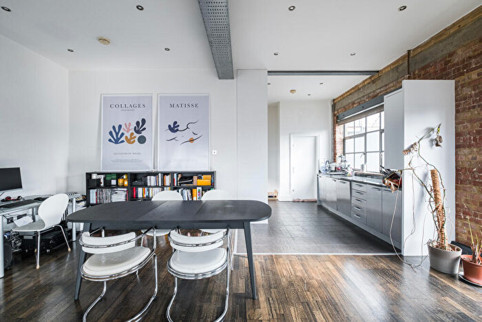 1 Bedroom Flat For Sale In Chocolate Studios, Shepherdess Place, N1