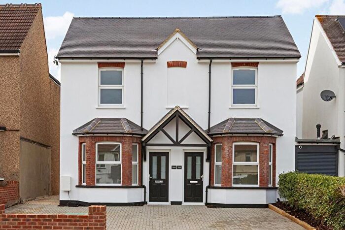 3 Bedroom Semi-Detached House For Sale In Chipstead Valley Road, Coulsdon, CR5