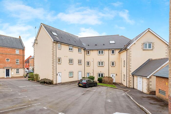 2 Bedroom Flat For Sale In Dyson Road, Swindon, Wiltshire, SN25