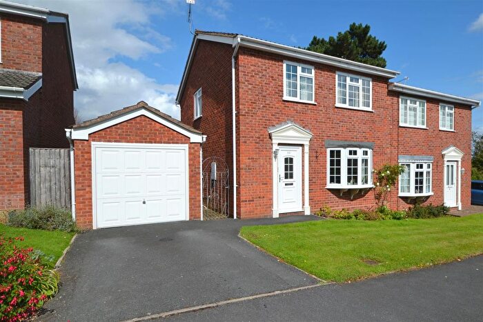 3 Bedroom Semi-detached House For Sale In Tennyson Drive, Great Malvern, WR14