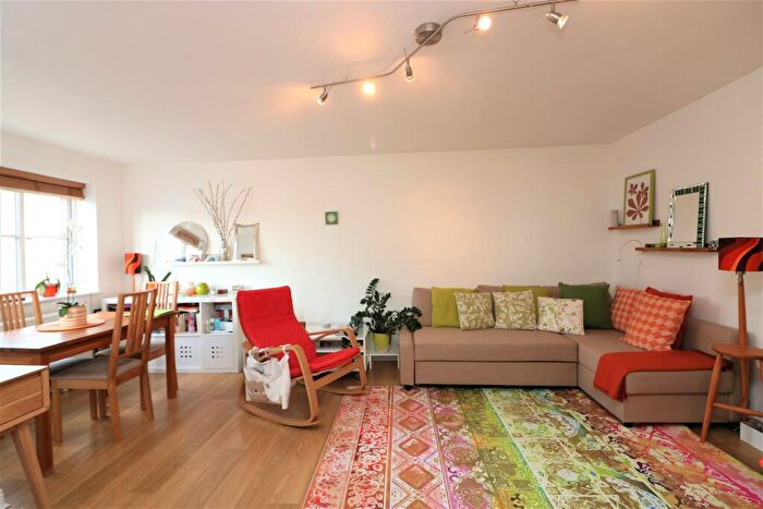 2 Bedroom Apartment To Rent In Wheat Sheaf Close, Canary Wharf, London, E14