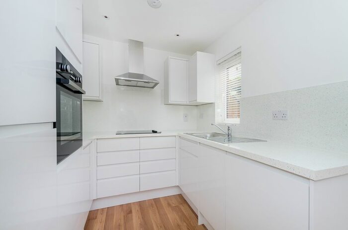 2 Bedroom Flat To Rent In Benwell Court, Sunbury-On-Thames, TW16