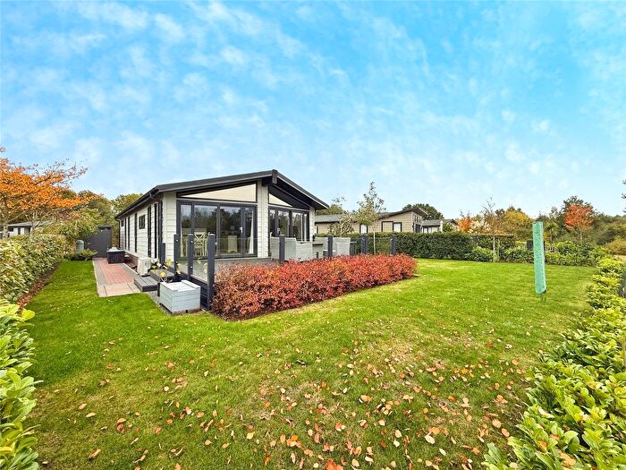 3 Bedroom Mobile/park Home For Sale In Bay Willow Road, Burton Waters, Lincoln, Lincolnshire, LN1