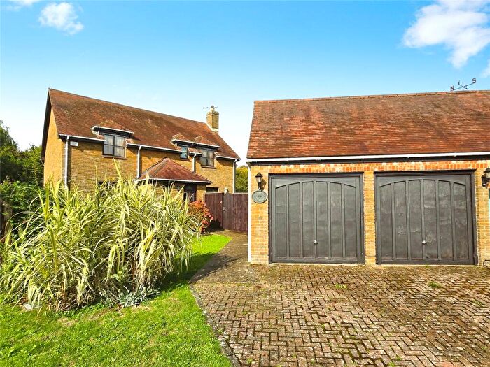 4 Bedroom Detached House For Sale In Brook Farm Close, Brook, Newport, PO30