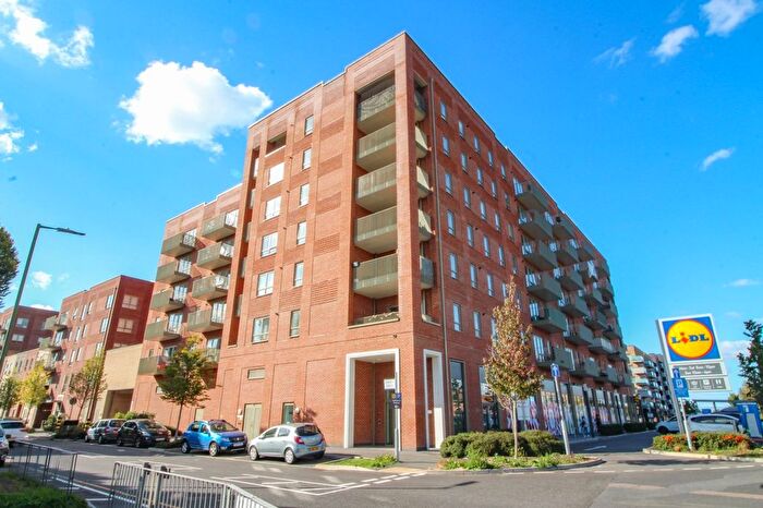 2 Bedroom Flat For Sale In Oxhey Drive, Watford, WD19