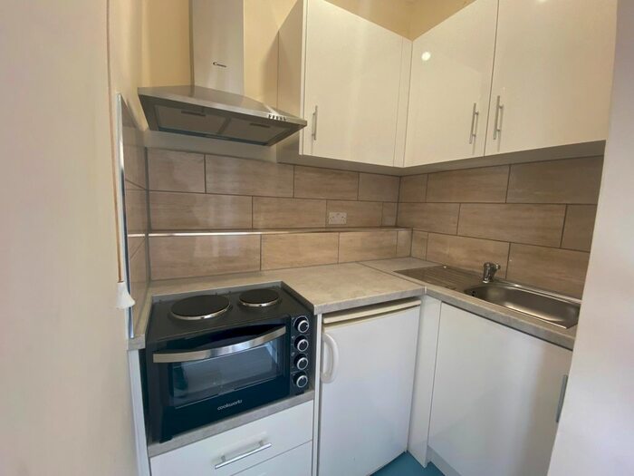 1 Bedroom Studio To Rent In Friern Barnet Road, London, N11
