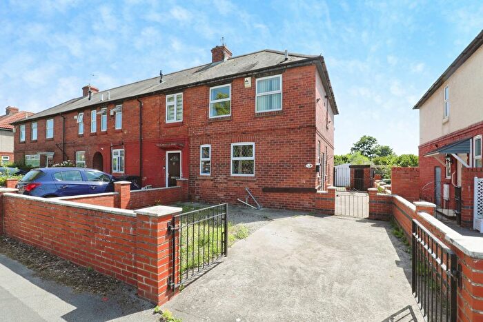 2 Bedroom End Terrace House For Sale In Fifth Avenue, York, YO31