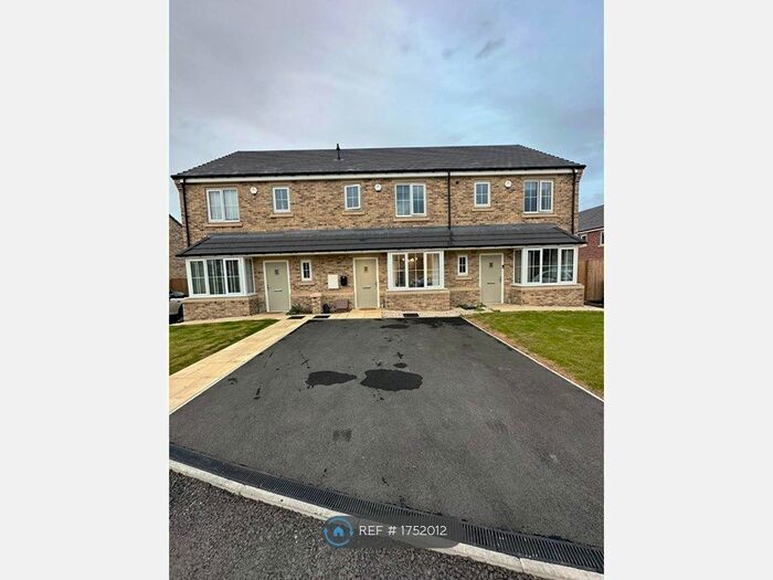 3 Bedroom Terraced House To Rent In Park Hill Way, Wakefield, WF1