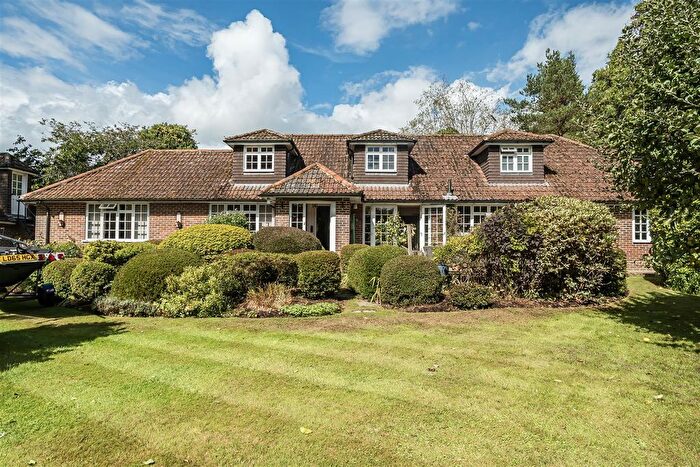 5 Bedroom Detached House To Rent In High Lane, Haslemere, GU27