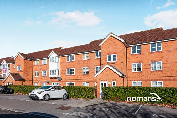 2 Bedroom Flat To Rent In Aspen Grove, Aldershot, Hampshire, GU12