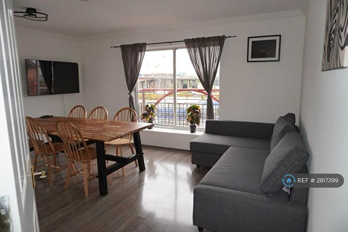 3 Bedroom Flat To Rent In Riverview Place, Glasgow, G5