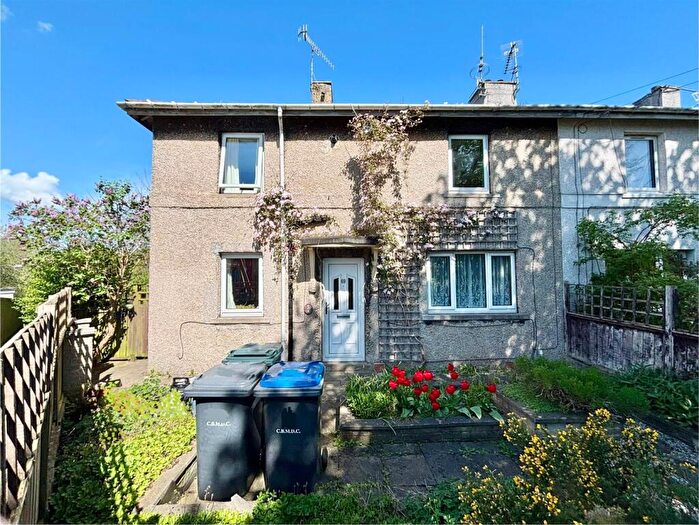 3 Bedroom Semi-Detached House For Sale In Scholemoor Avenue, Bradford, BD7