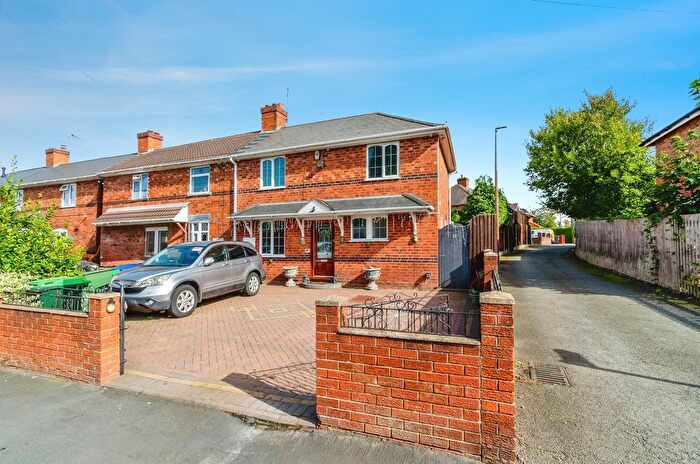 3 Bedroom Semi-detached House For Sale In Vimy Road, Wednesbury, WS10