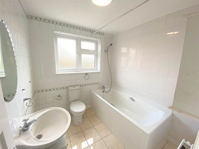 4 Bedroom House To Rent In Cantley Gardens, London, IG2