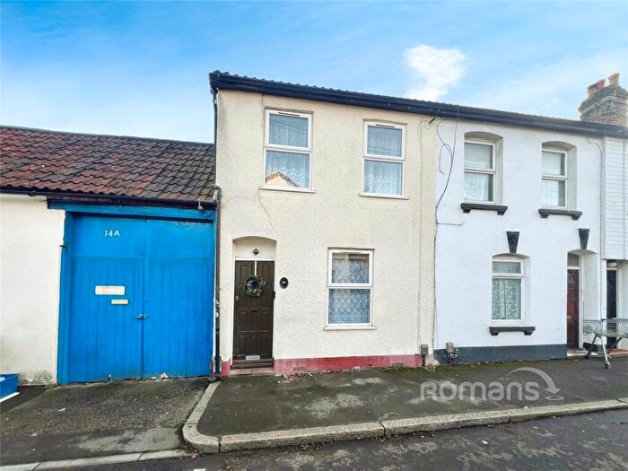 2 Bedroom End Of Terrace House For Sale In Upper Elms Road, Aldershot, Hampshire, GU11