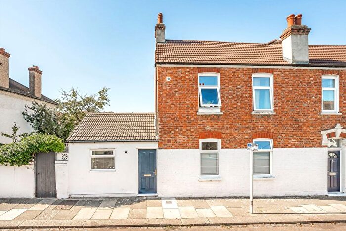 1 Bedroom Maisonette For Sale In Ashbourne Road, Tooting, CR4