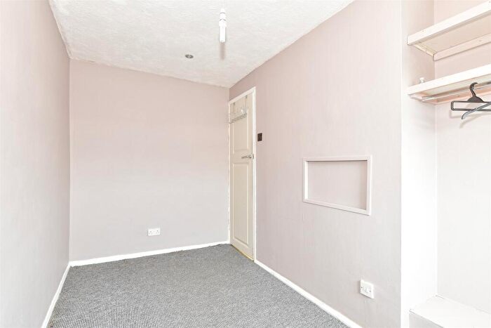 1 Bedroom Flat For Sale In Alma Road, Sheerness, Kent, ME12