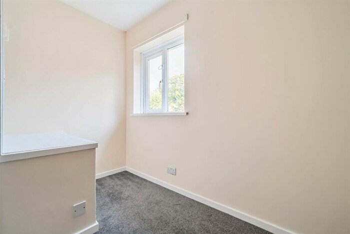3 Bedroom End Of Terrace House For Sale In Salwey Close Bracknell, Berkshire, RG12
