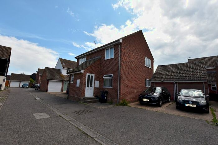 2 Bedroom Maisonette To Rent In Gardenia Place, Clacton-On-Sea, CO16