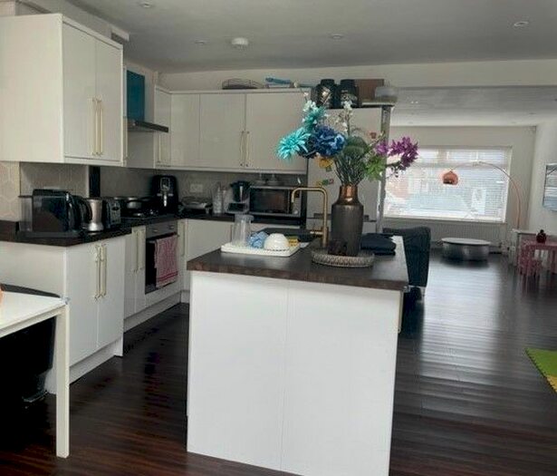 4 Bedroom Terraced House To Rent In Philip Road, Rainham, RM13