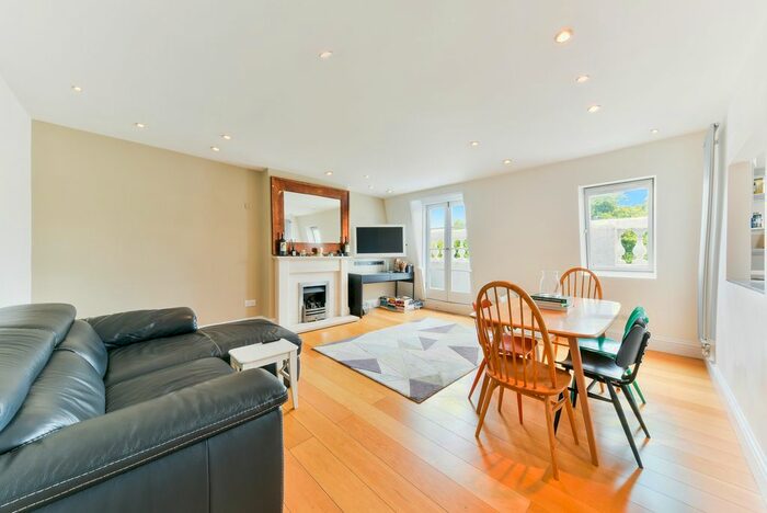2 Bedroom Flat To Rent In Onslow Gardens, London, SW7