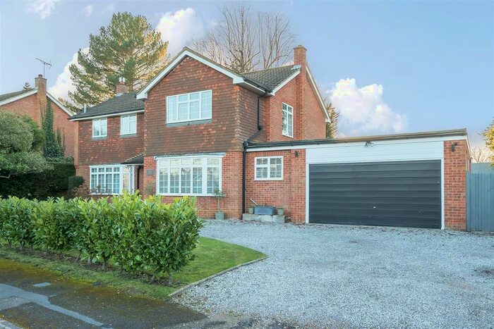 5 Bedroom Detached House To Rent In Holmwood Close, East Horsley, KT24