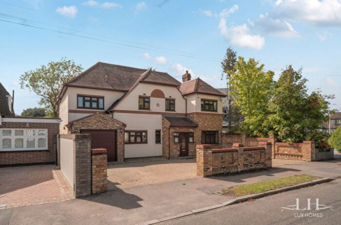 5 Bedroom Detached House For Sale In Ayloffs Walk, Emerson Park, RM11