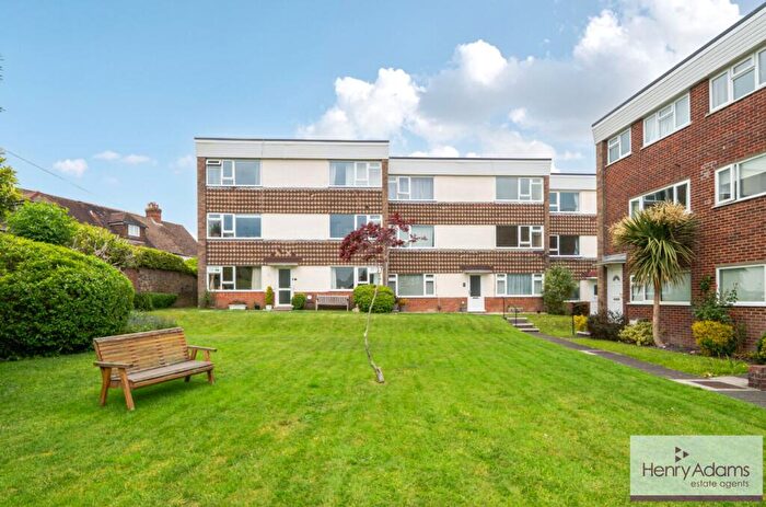 2 Bedroom Maisonette For Sale In Winton Road, Petersfield, GU32