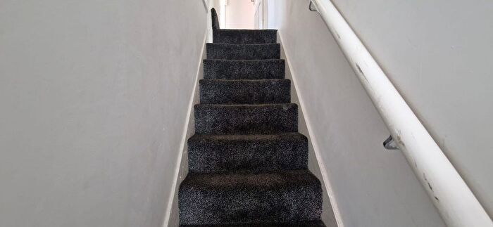 1 Bedroom Flat To Rent In Flat Above, Birmingham, B11