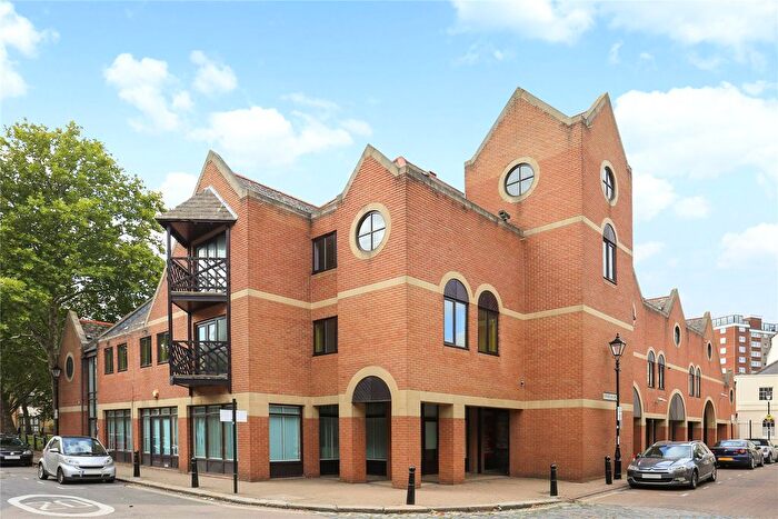 1 Bedroom Flat To Rent In Lawrence Parade, Lower Square, Isleworth, TW7