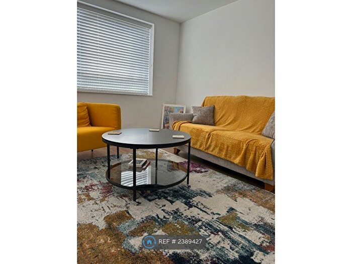 2 Bedroom Flat To Rent In Arran Court, Cheadle Hulme, Cheadle, SK8