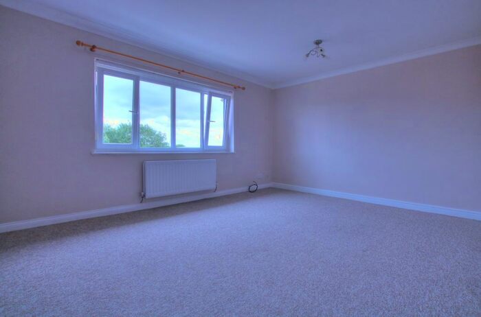 2 Bedroom Flat To Rent In Ambergate Close, Newcastle Upon Tyne, NE5