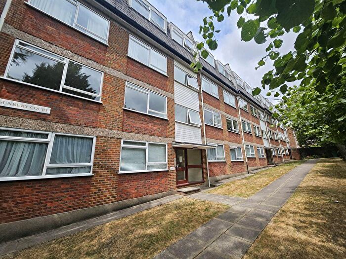 2 Bedroom Apartment For Sale In Manor Road, Barnet, EN5