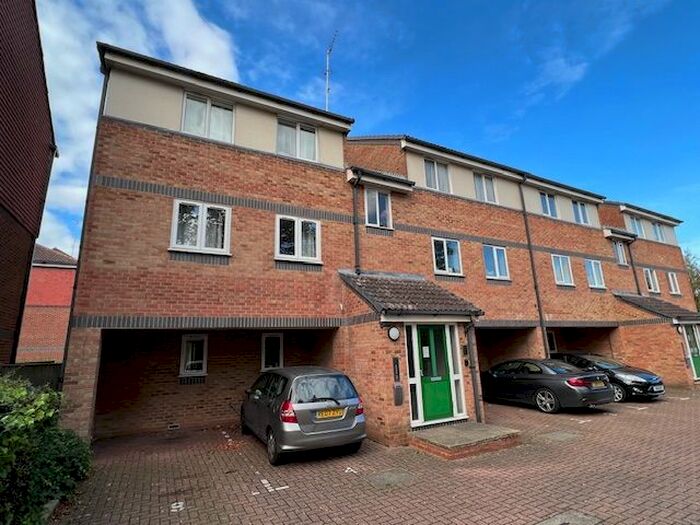 1 Bedroom Flat To Rent In Frensham Close, Southall, UB1