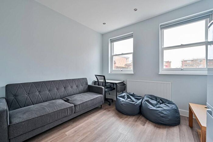 1 Bedroom Flat To Rent In Commercial Road, Shoreditch, London, E1