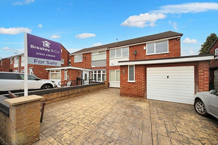 3 Bedroom Semi-Detached House For Sale In Rosley Road, Wigan, WN3