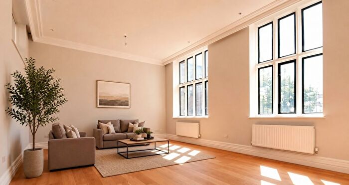 2 Bedroom Flat To Rent In The Ridgeway, London, NW7