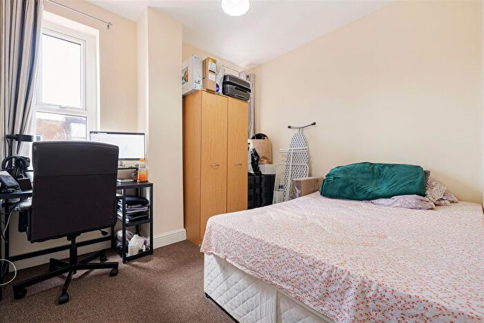 2 Bedroom Flat To Rent In High Road Leytonstone, Leytonstone, E11