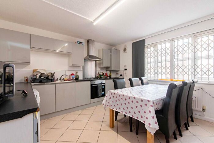 1 Bedroom End Of Terrace House To Rent In Peveril Street, Nottingham, NG7