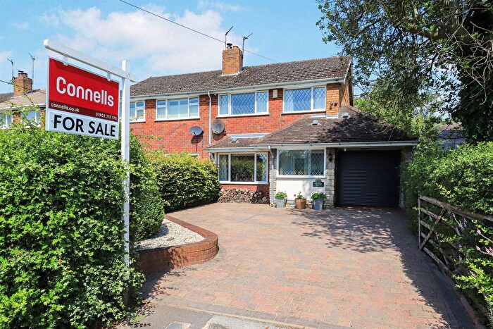 3 Bedroom Semi-Detached House For Sale In Queens Road, Calf Heath, Wolverhampton, WV10